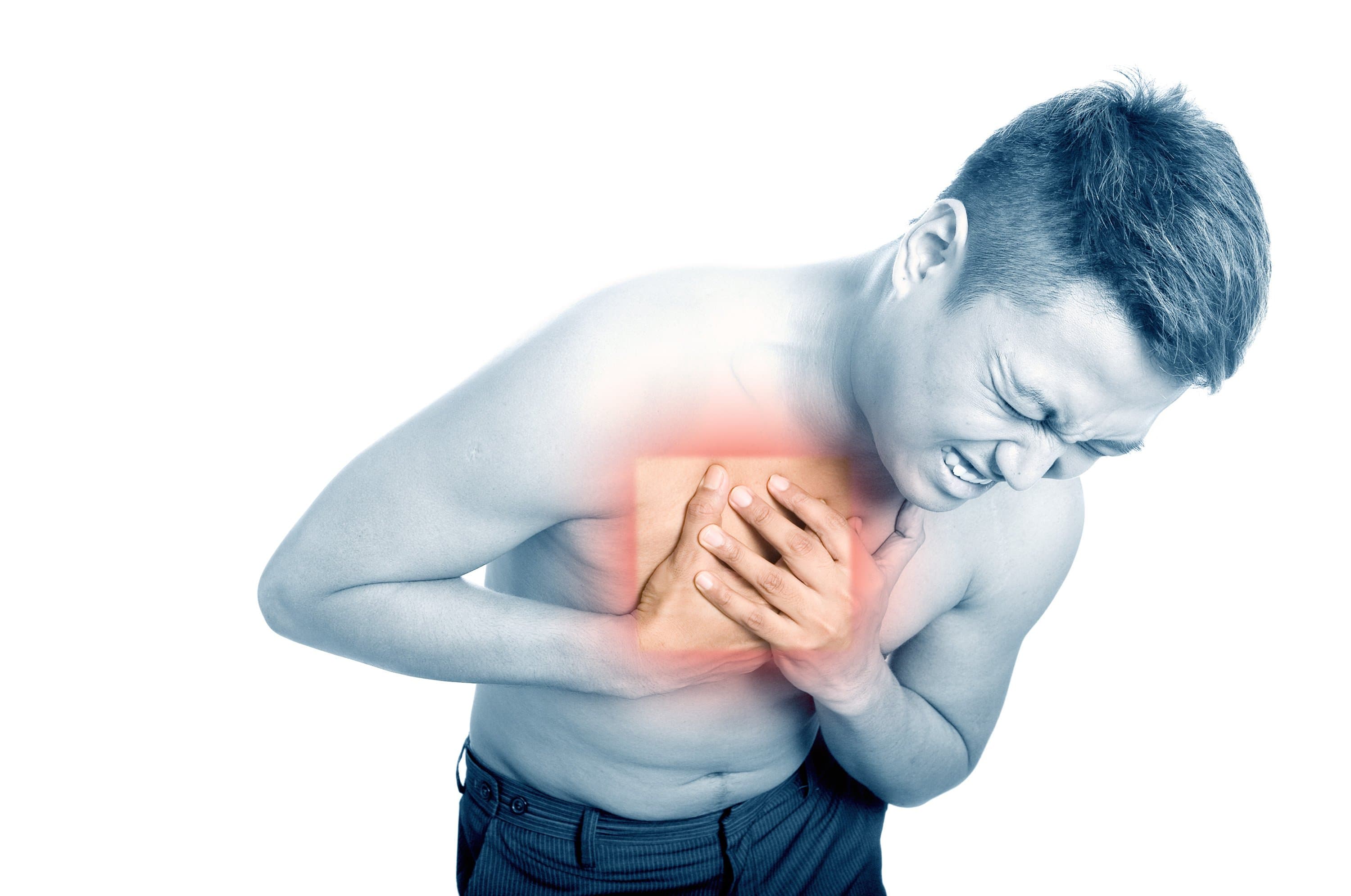 Почему болит в грудной клетке: причины и симптомы